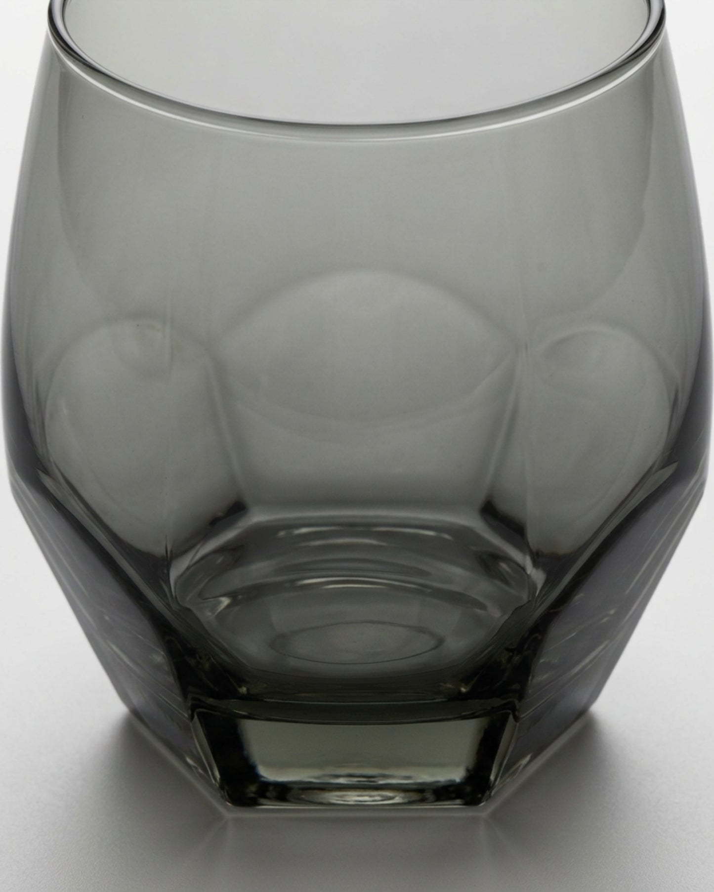 Thwgd Six-Facet Base Stemless Wine Glass 16 oz Smoke Gray - Detail view